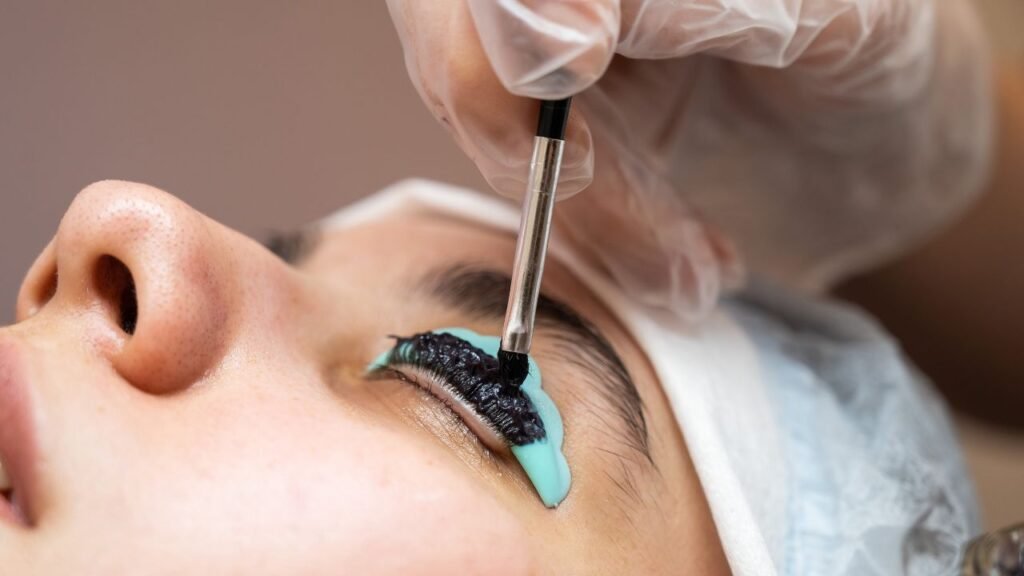 Can You Wear Mascara with a Lash Lift: When and How to Apply