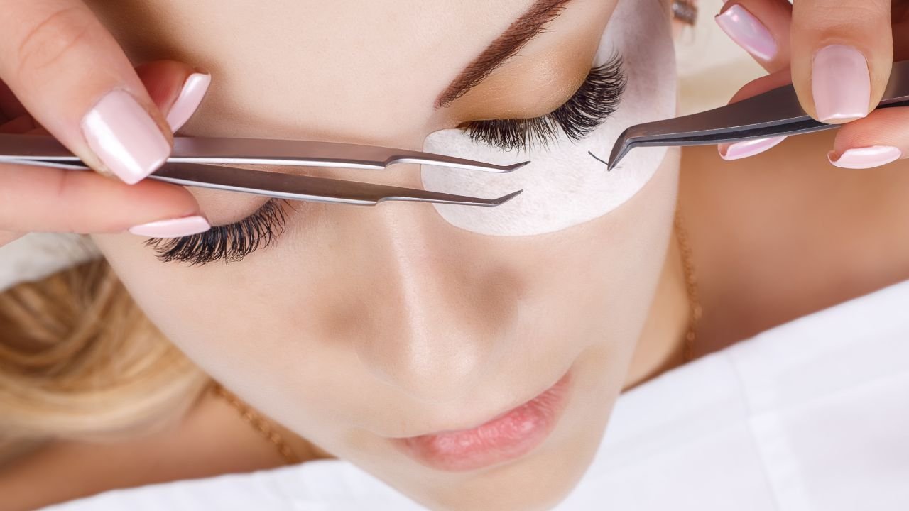 How long do lash extensions last
